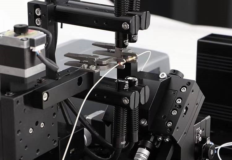 Alignement des guides d'ondes &agrave; fibres
