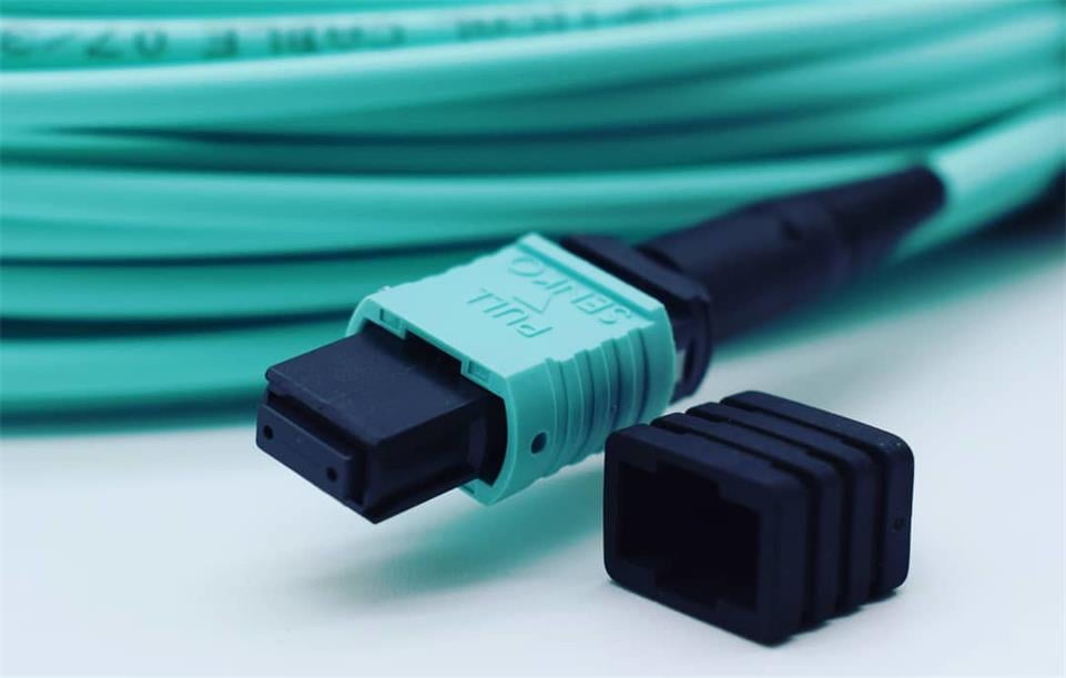 MPO Standardized Interconnect MPO Standardized Interconnect IEC-61754-7 & TIA-604-5FOCIS-5