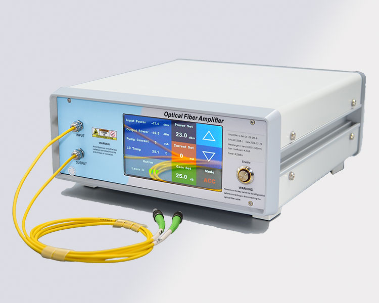 Amplificador &oacute;ptico de manuten&ccedil;&atilde;o de polariza&ccedil;&atilde;o
