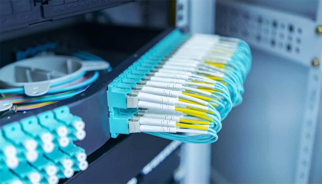 Glasfaser-Patchkabel im Rechenzentrum Glasfaser-Patchkabel im Rechenzentrum