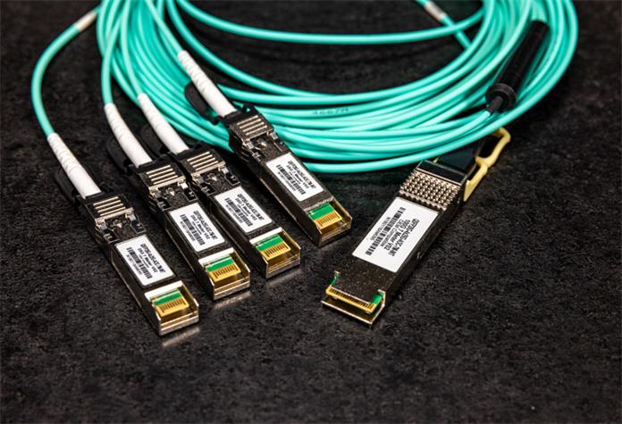 how to connect SFP-10G-AOC1M