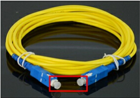 capuchon anti-poussi&egrave;re du connecteur figure10