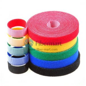 Магнитная кабельная стяжка Velcro® размером 100x100 мм «спина к спине» с системой управления кабелем Магнитная кабельная стяжка Velcro® размером 100x100 мм «спина к спине» с системой управления кабелем